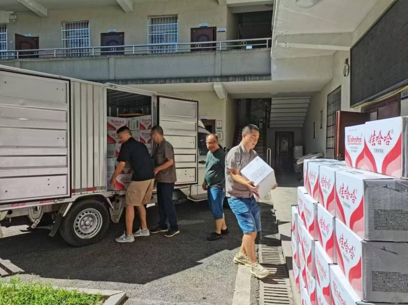 同甘共苦，，，，，，，，共克时艰